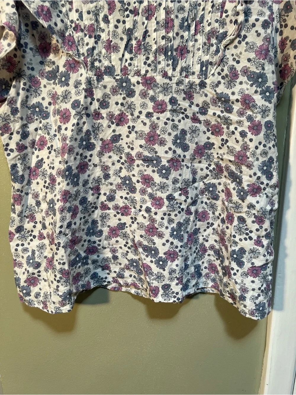 Modcloth Women's Sz XL Short Sleeve Top White Blue Purple Floral Pleated Keyhole